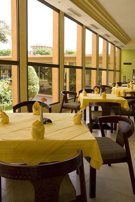 אואגדוגו Azalai Hotel Independance מראה חיצוני תמונה