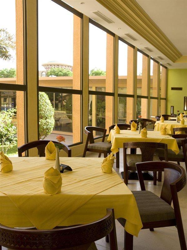 אואגדוגו Azalai Hotel Independance מראה חיצוני תמונה